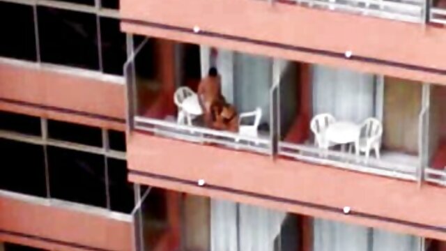 Pornografia sensual sem registo.  Linda menina madura os melhores vídeos pornô caseiro plantada