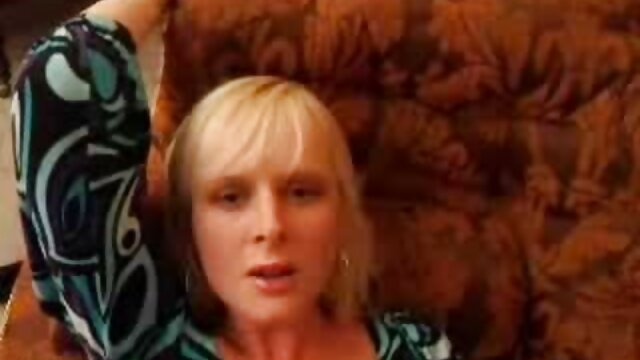 Sexo sem registo  Vê o pato através da parede com um filme pornô com a cláudia raia negro e uma prostituta branca