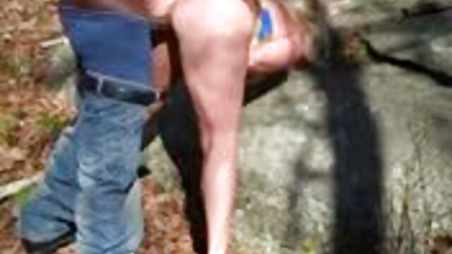 Sexo sem registo  Língua asiática a dar pontapés na boca vídeo pornô de mulher melancia