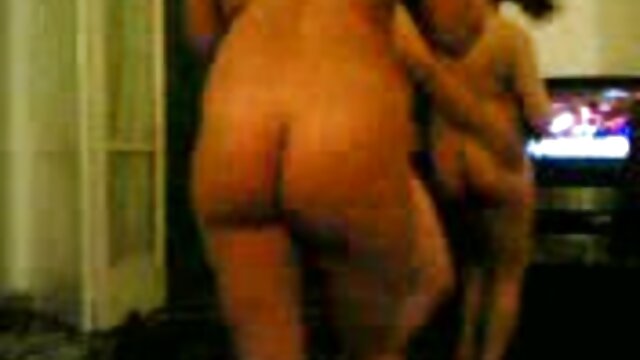 Sexo sem registo  A minha mãe e a minha filha decidiram desfrutar do video pirno caseiro entretenimento.