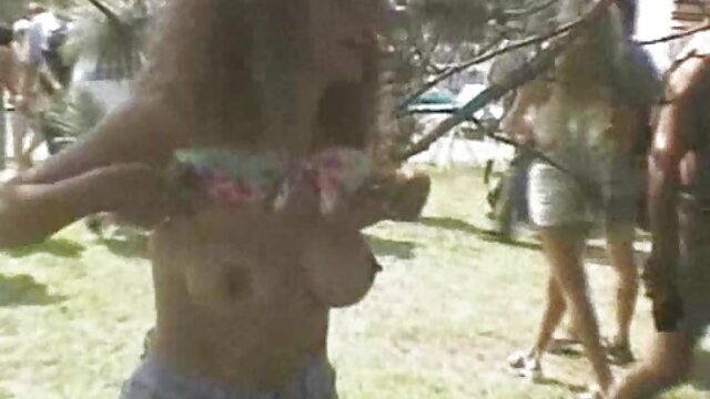 Sexo sem registo  Ter um se med caseiro vídeo pornô sobrinho comendo a tia com um jovem tolo de óculos