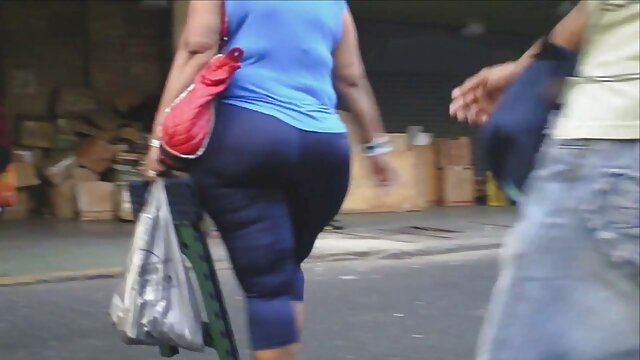 Sexo sem registo  O tipo deu a uma rapariga de saia Rapada vídeo pornô escrava isaura