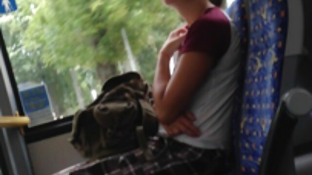 Sexo sem registo  Máquina fodida em um vídeos pornô com velhas buraco molhado por Chick blowing