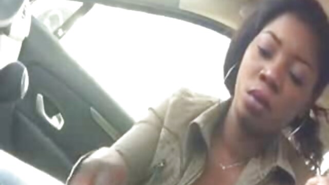 Sexo sem registo  Puta mulherzinha de dois calções e boca cheia de filme pornô com atriz de novela esperma