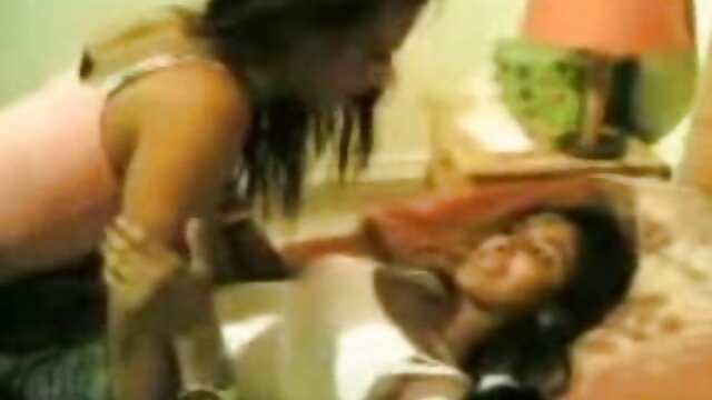 Sexo sem registo  Uma secretária ocupada chupava filme pornô padrasto comendo enteada pilas no escritório durante o horário de trabalho.