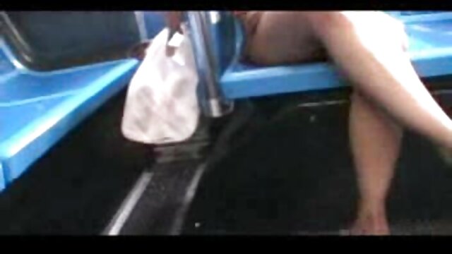 Sexo sem registo  As calças esticaram-se e ela traiu na rua perto videos pornos pai e filha do desfiladeiro.