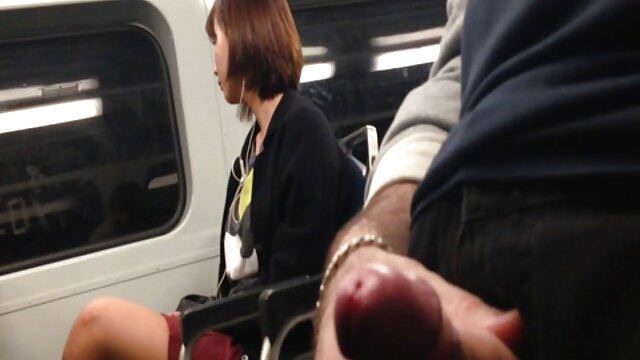Sexo sem registo  Destruir uma jovem virgem japonesa com um buraco no cabelo vídeo pornô mulher gostosa