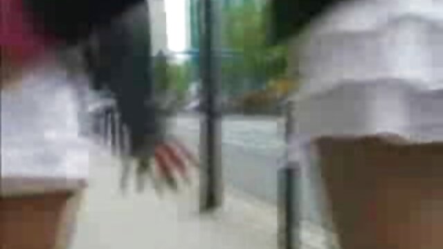 Sexo sem registo  Tulip dois touros vídeo pornô com mulher velha em buracos