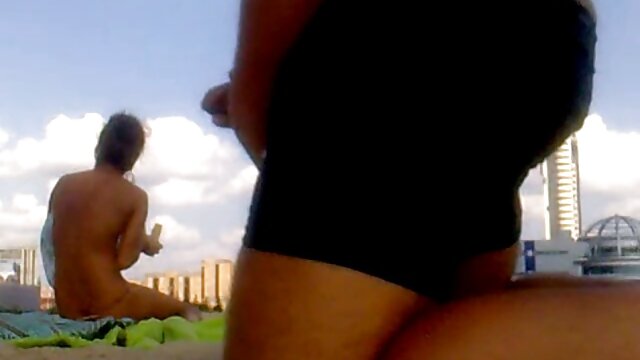 Sexo sem registo  Dois vídeo pornô vivo pais russos giros fritam um.
