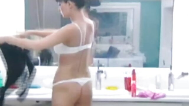 Sexo sem registo  No hospital, uma enfermeira pôs um médico na mesa. vídeo de pornô de cachorro