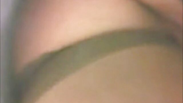 Sexo sem registo  Morena com uma cara bonita a foder com um tipo no sofá filme pornô com a cláudia raia