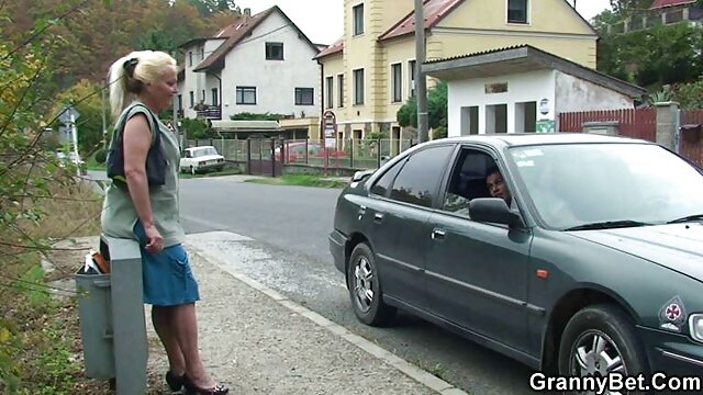 Sexo sem registo  Quick fuck Russians before leaving home vídeo pornô comendo a enteada