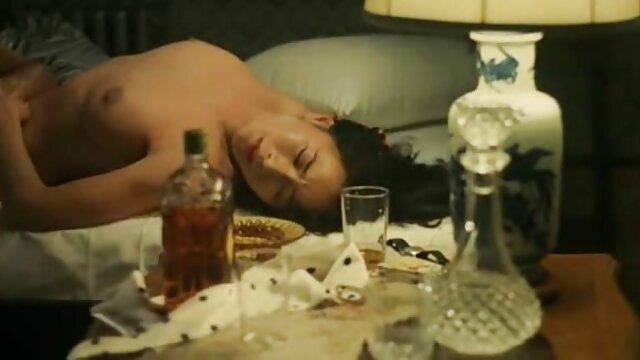 Sexo sem registo  Uma jovem filme da gretchen pornô atraente é muito velha.