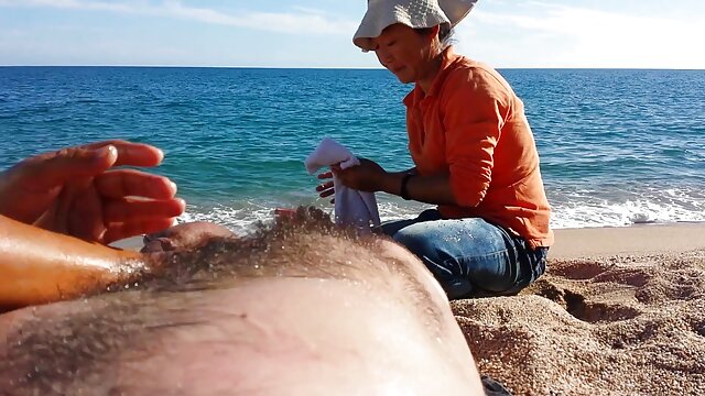 Sexo sem registo  Gangbang na praia com penetração em filme pornô mulher transando com cavalo todos os turcos