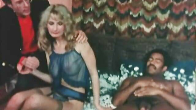 Sexo sem registo  A loura encantadora encontrou vídeo pornô feminino uma pila no buraco