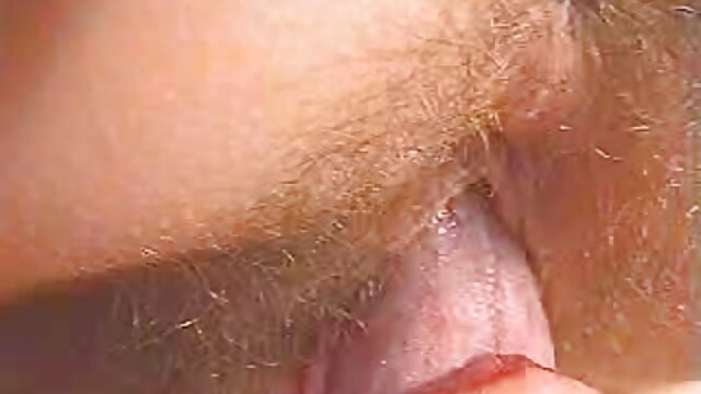 Sexo sem registo  Babe quer fodê-la e mostrar todos filme pornô português os seus buracos