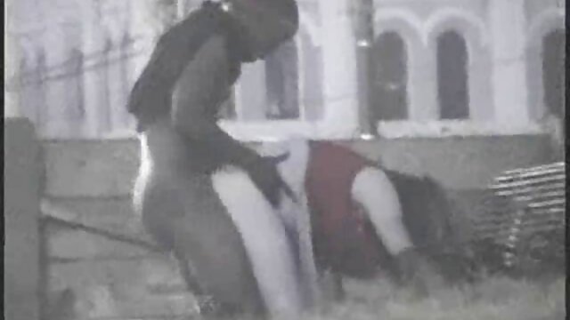 Sexo sem registo  Busty Secretário de meias a foder no filme pornô mulher melancia escritório