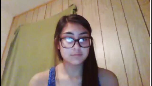 Sexo sem registo  Belo vermelho na vídeo pornô de mulher morena cozinha.