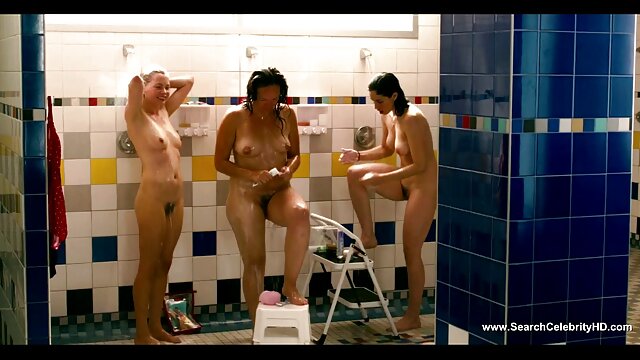 Sexo sem registo  Milf com Mamas Grandes à frente de uma amiga das filme pornô com anã actrizes da actriz