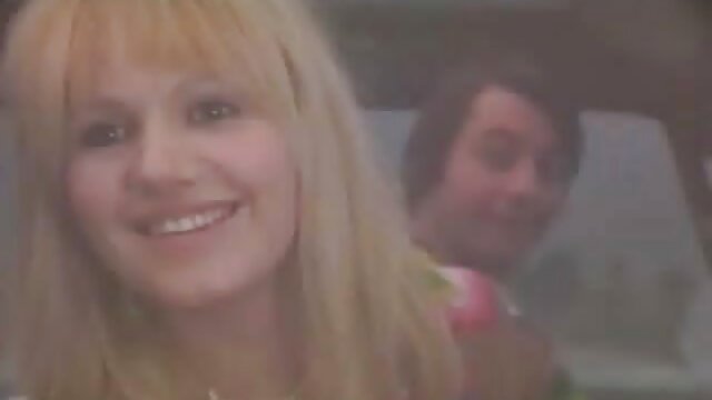 Sexo sem registo  A jovem vídeo de filme de pornô cabra adora engolir esperma depois de falar língua.