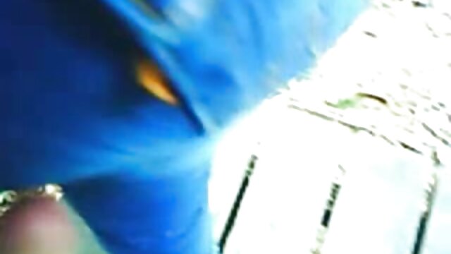 Sexo sem registo  Ver .a máquina perfura a cabra vermelha vídeo pornô filho comendo a mãe e atinge um orgasmo violento.