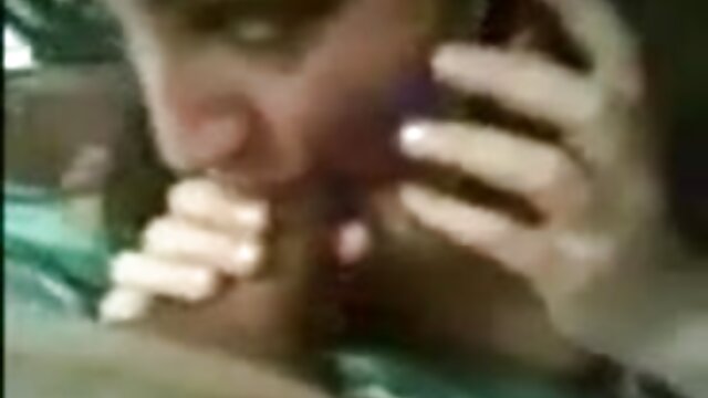 Sexo sem registo  O ver vídeo pornô caseiro mamilo giro tem um rapaz crescido