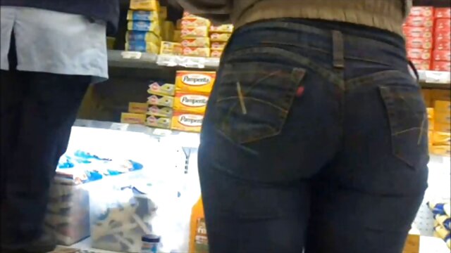 Sexo sem registo  Vejam as Lésbicas beijarem-se vídeo pornô garganta profunda na natureza