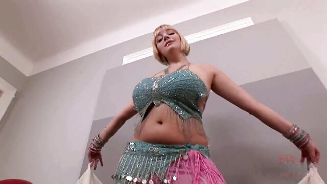 Sexo sem registo  Três filme pornô grátis com animais tipos em fatias de mesa com as mãos atadas)
