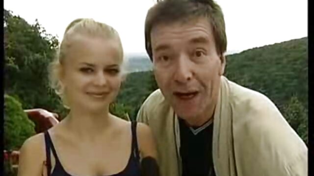 Sexo sem registo  A vídeo pornô com mulher morena cabra Bouti bitchue com melancia grande é linda.