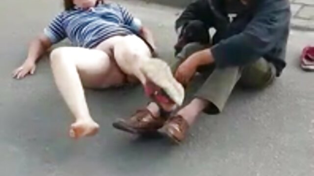 Sexo sem registo  Martin novamente pegou vídeo pornô de anita uma garota simples da rua e fodeu com ela.