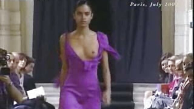 Sexo sem registo  Magricela filme pornô com homem e mulher numa picha suculenta