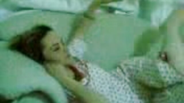 Sexo sem registo  Vê a vídeo pornô de morena gostosa querida a comer pilas e a cavalgar