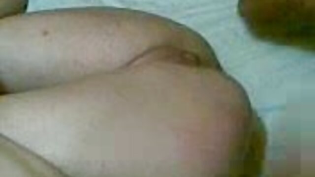 Pornografia sensual sem registo.  Pila em miúdas vídeo pornô de mulher negra anal com mamilos perfurados a pontapear
