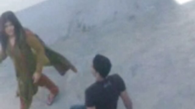 Sexo sem registo  A ruiva vídeo pornô padrasto comendo enteada come uma grande pila branca