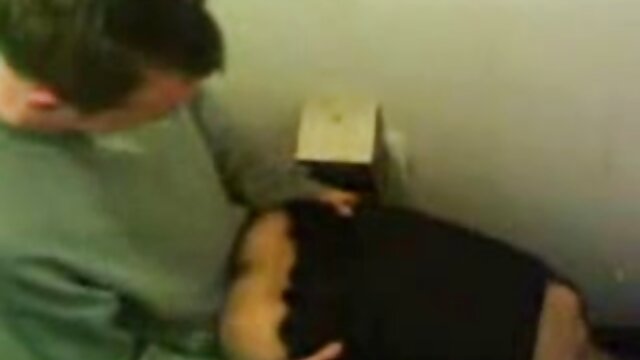 Sexo sem registo  A banda desenhada hentai é pervertida por um médico vídeo de pornô de graça adulto.