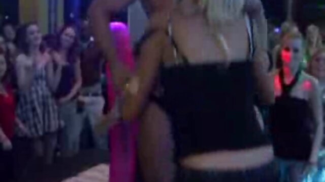 Sexo sem registo  Morena em chamas castigou as asas ao sentar - se vídeo pornô pau grande no rosto
