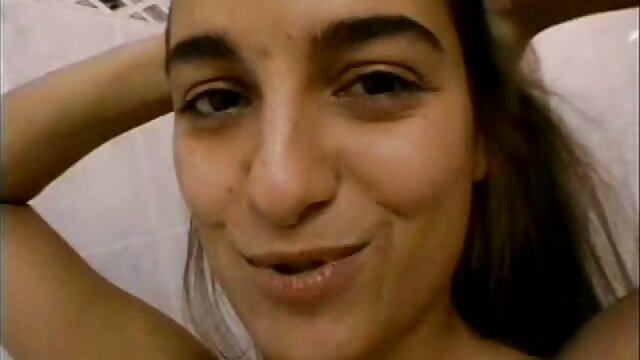Sexo sem registo  Uma vídeo pornô menina jovem viu.com um velho electricista.