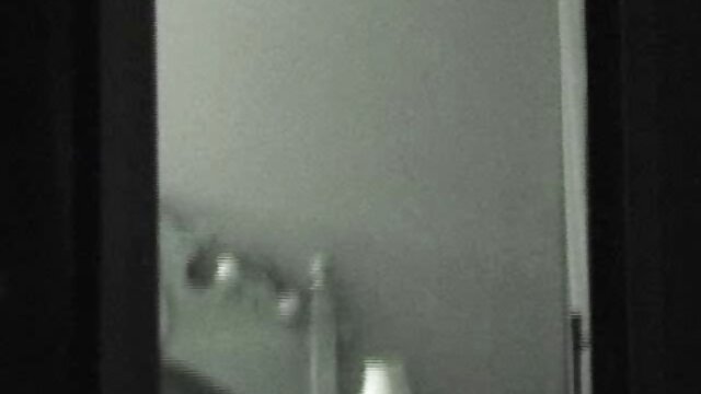 Sexo sem registo  Liguei vídeos pornôs com negras ao médico, ele veio e usou a cabra.